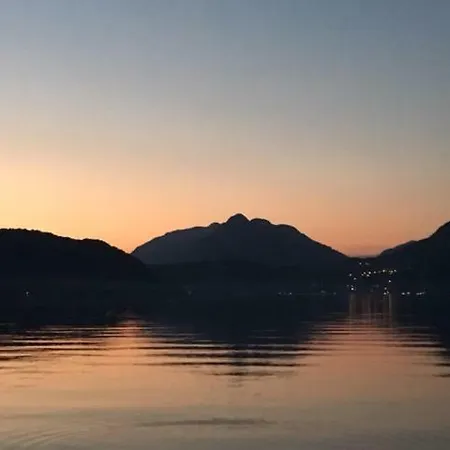 캠프장 Lakeside Cabin 안시