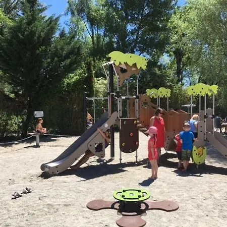 Lakeside Cabin 4* 안시