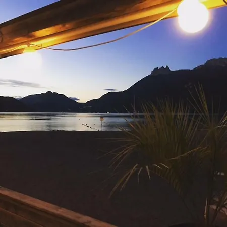 Lakeside Cabin Camping Annecy