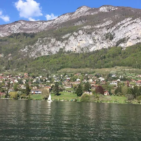 Lakeside Cabin 4*